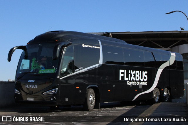 FlixBus 831 na cidade de Estación Central, Santiago, Metropolitana de Santiago, Chile, por Benjamín Tomás Lazo Acuña. Número da foto: #12780943.