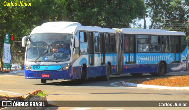 Metrobus 1052 na cidade de Goiânia, Goiás, Brasil, por Carlos Júnior. Número da foto: #12780762.