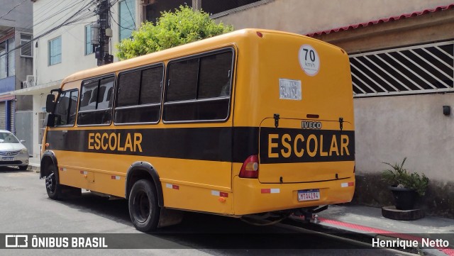 Escolares 4I94 na cidade de Vila Velha, Espírito Santo, Brasil, por Henrique Netto. Número da foto: #12705126.