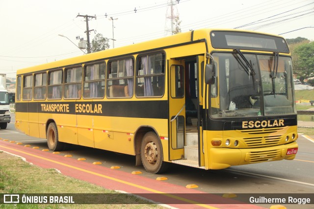 Escolares 2155 na cidade de Pinhão, Paraná, Brasil, por Guilherme Rogge. Número da foto: #12702926.