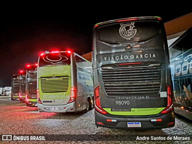Viação Garcia 98090 na cidade de Londrina, Paraná, Brasil, por Andre Santos de Moraes. Número da foto: #12705080.