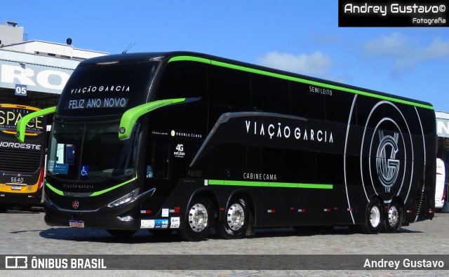 Viação Garcia 96050 na cidade de Balneário Camboriú, Santa Catarina, Brasil, por Andrey Gustavo. Número da foto: #12704796.