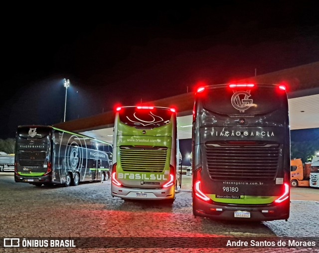 Viação Garcia 98180 na cidade de Santa Cruz do Rio Pardo, São Paulo, Brasil, por Andre Santos de Moraes. Número da foto: #12704973.