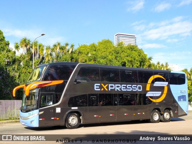 Expresso Transporte e Turismo Ltda. 18225 na cidade de Curitiba, Paraná, Brasil, por Andrey  Soares Vassão. Número da foto: #12707017.