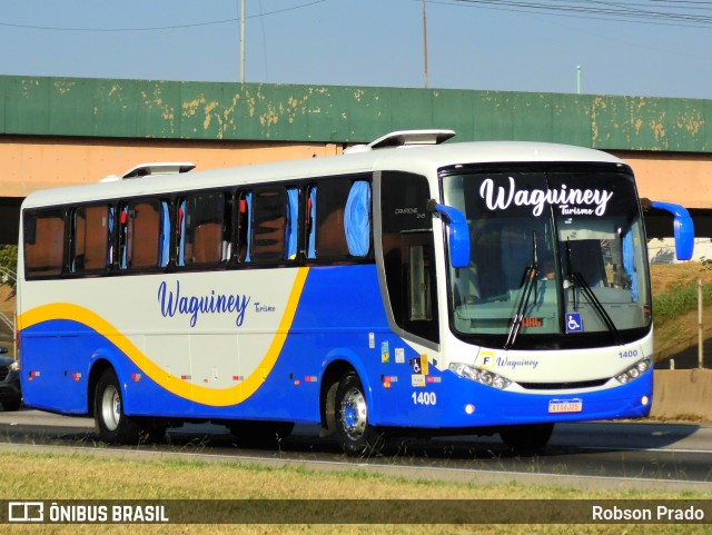 Waguiney Turismo 1400 na cidade de São José dos Campos, São Paulo, Brasil, por Robson Prado. Número da foto: #12709342.