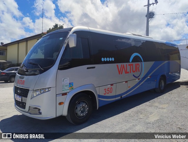 Valtur Turismo 350 na cidade de Curitiba, Paraná, Brasil, por Vinícius Weber. Número da foto: #12711592.