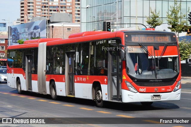 Redbus Urbano 1496 na cidade de Las Condes, Santiago, Metropolitana de Santiago, Chile, por Franz Hecher. Número da foto: #12713940.