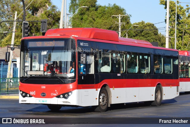 Metbus 1208 na cidade de Maipú, Santiago, Metropolitana de Santiago, Chile, por Franz Hecher. Número da foto: #12713919.