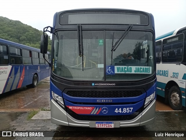 Viação Jacareí 44.857 na cidade de Santa Isabel, São Paulo, Brasil, por Luiz Henrique. Número da foto: #12711805.