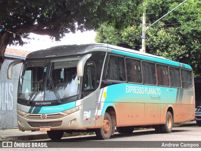 Expresso Planalto 222235 na cidade de Pirapora, Minas Gerais, Brasil, por Andrew Campos. Número da foto: #12713584.