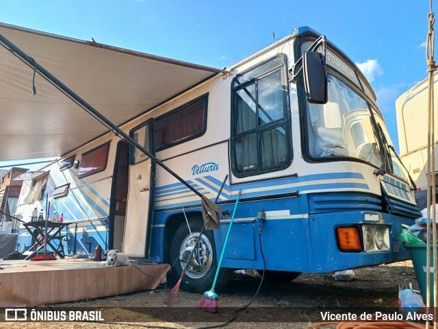 Ônibus Particulares 3795 na cidade de Itaúna, Minas Gerais, Brasil, por Vicente de Paulo Alves. Número da foto: #12711991.