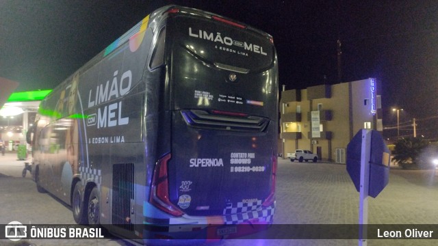 Banda Limão com Mel 1236 na cidade de Cupira, Pernambuco, Brasil, por Leon Oliver. Número da foto: #12714886.