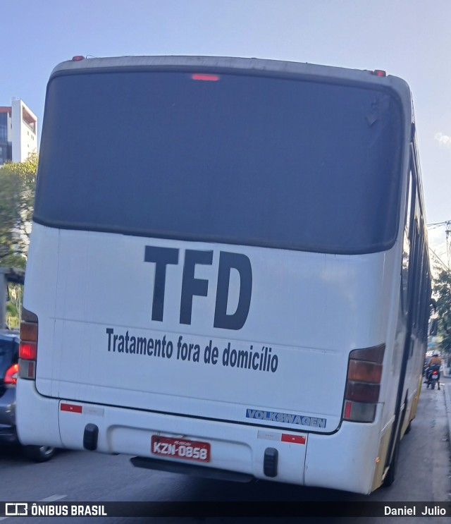 Ônibus Particulares 0858 na cidade de Recife, Pernambuco, Brasil, por Daniel  Julio. Número da foto: #12716703.