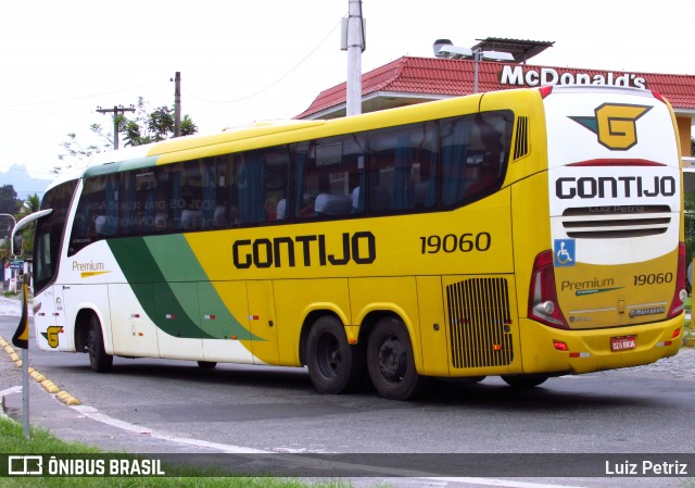 Empresa Gontijo de Transportes 19060 na cidade de Resende, Rio de Janeiro, Brasil, por Luiz Petriz. Número da foto: #12715179.