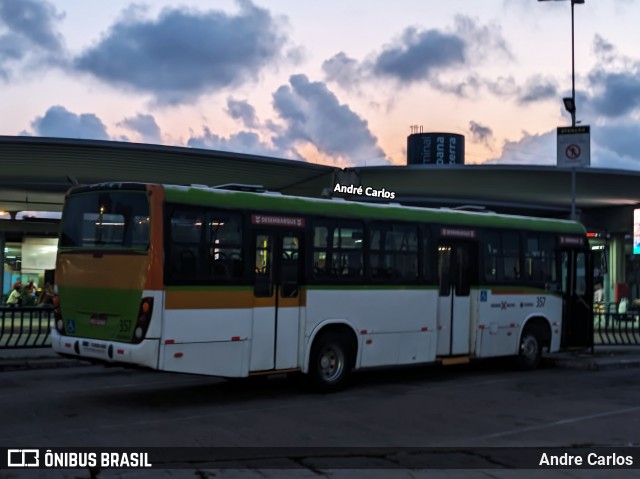 Rodoviária Caxangá 357 na cidade de Recife, Pernambuco, Brasil, por Andre Carlos. Número da foto: #12715754.