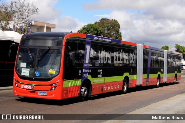 Volvo XY05N na cidade de Curitiba, Paraná, Brasil, por Matheus Ribas. Número da foto: #12717435.