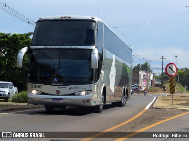 Alcatur Turismo 5800 na cidade de Teutônia, Rio Grande do Sul, Brasil, por Rodrigo  Ribeiro. Número da foto: #12782212.