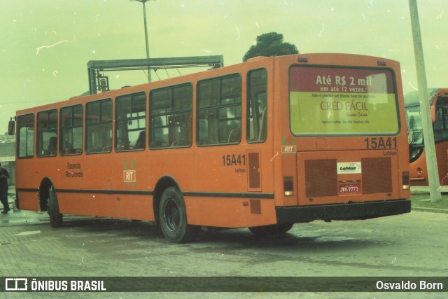 Leblon Transporte de Passageiros 15A41 na cidade de Fazenda Rio Grande, Paraná, Brasil, por Osvaldo Born. Número da foto: #12782493.
