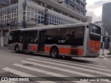 Viação Gato Preto 8 2587 na cidade de São Paulo, São Paulo, Brasil, por Rafael Lopes de Oliveira. Número da foto: #12781707.