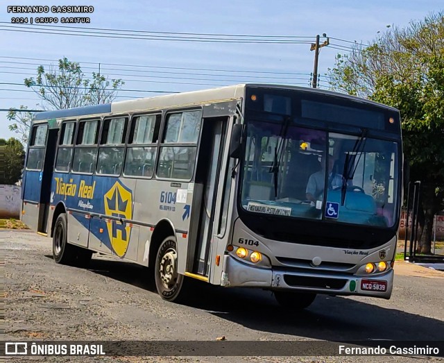 Viação Real 6104 na cidade de Paranavaí, Paraná, Brasil, por Fernando Cassimiro. Número da foto: #12805220.
