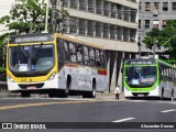 Empresa Metropolitana 841 na cidade de Recife, Pernambuco, Brasil, por Alexandre Dumas. Número da foto: #:id.