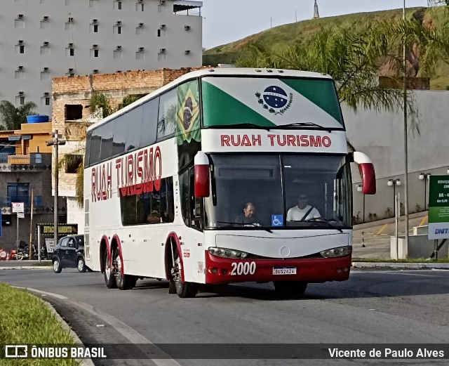 Ruah Turismo 2000 na cidade de Aparecida, São Paulo, Brasil, por Vicente de Paulo Alves. Número da foto: #12809214.