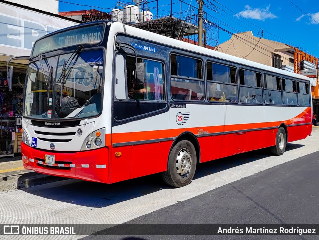 Arnoldo Ocampo 25 na cidade de Heredia, Heredia, Costa Rica, por Andrés Martínez Rodríguez. Número da foto: #12809429.