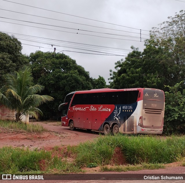Expresso São Luiz 7830 na cidade de Alta Floresta, Mato Grosso, Brasil, por Cristian Schumann. Número da foto: #12807932.