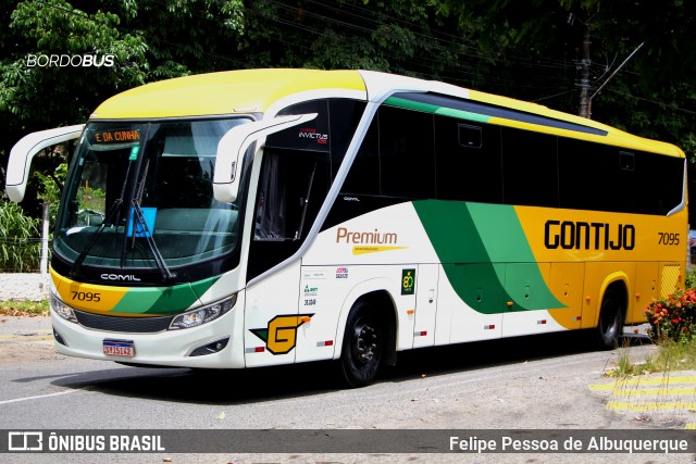 Empresa Gontijo de Transportes 7095 na cidade de Salvador, Bahia, Brasil, por Felipe Pessoa de Albuquerque. Número da foto: #12809115.