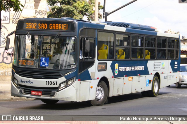 São Dimas Transportes 11061 na cidade de Belo Horizonte, Minas Gerais, Brasil, por Paulo Henrique Pereira Borges. Número da foto: #12808749.