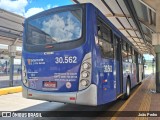 Empresa de Ônibus Vila Galvão 30.562 na cidade de Guarulhos, São Paulo, Brasil, por João Pedro. Número da foto: #:id.