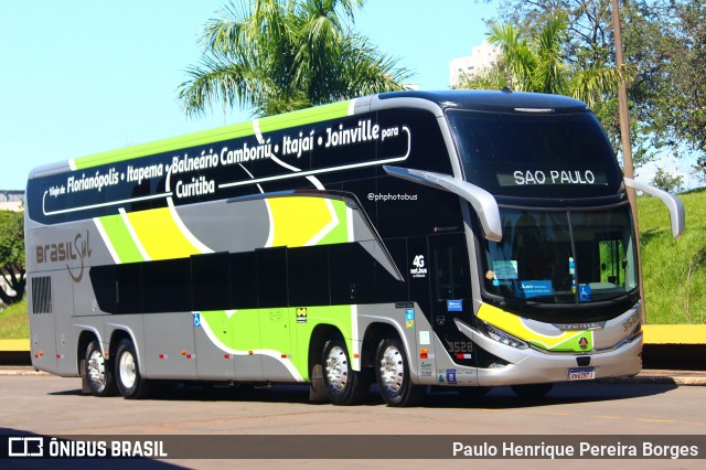 Brasil Sul Linhas Rodoviárias 3528 na cidade de Londrina, Paraná, Brasil, por Paulo Henrique Pereira Borges. Número da foto: #12817151.