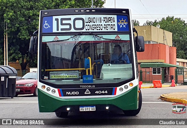 Nudo 4044 na cidade de Ciudad Autónoma de Buenos Aires, Argentina, por Claudio Luiz. Número da foto: #12817032.