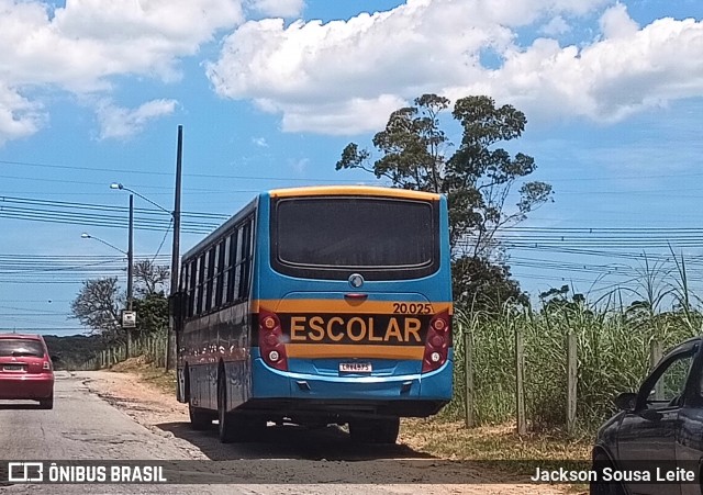 Escolares 20.025 na cidade de Embu-Guaçu, São Paulo, Brasil, por Jackson Sousa Leite. Número da foto: #12818383.