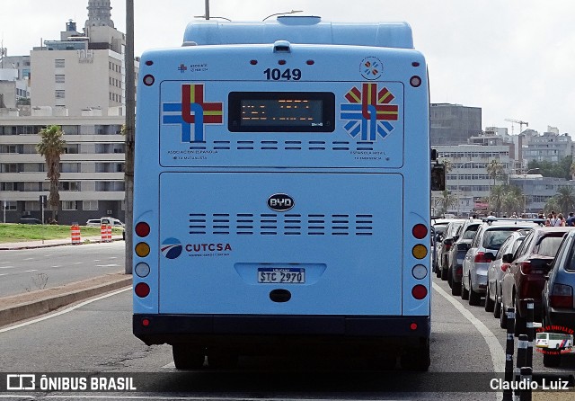 CUTCSA - Companhia Uruguaia de Transporte Coletivo 1049 na cidade de Montevideo, Montevideo, Uruguai, por Claudio Luiz. Número da foto: #12819327.