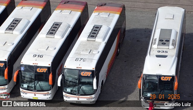 COT - Companhia Oriental de Transportes 879 na cidade de Montevideo, Montevideo, Uruguai, por Claudio Luiz. Número da foto: #12819003.