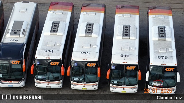 COT - Companhia Oriental de Transportes 915 na cidade de Montevideo, Montevideo, Uruguai, por Claudio Luiz. Número da foto: #12819017.