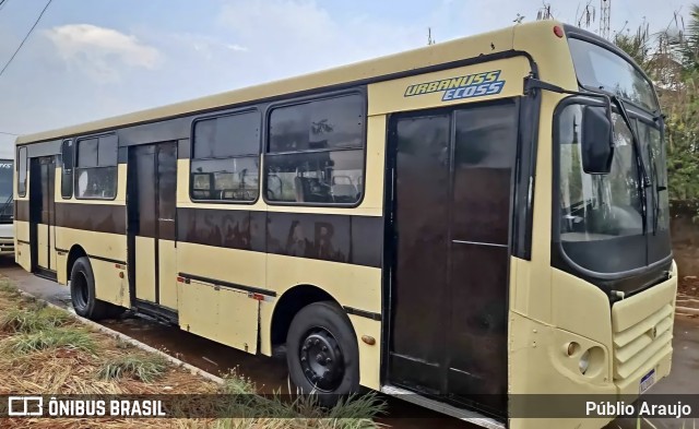 Ônibus Particulares  na cidade de Sorriso, Mato Grosso, Brasil, por Públio Araujo. Número da foto: #12817860.