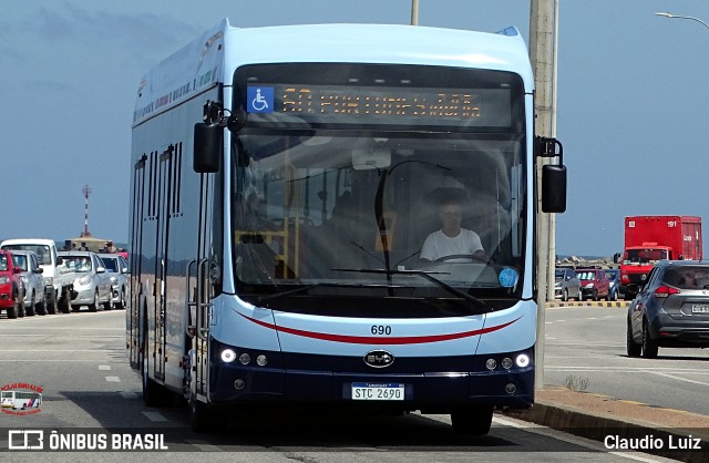 CUTCSA - Companhia Uruguaia de Transporte Coletivo 690 na cidade de Montevideo, Montevideo, Uruguai, por Claudio Luiz. Número da foto: #12819336.
