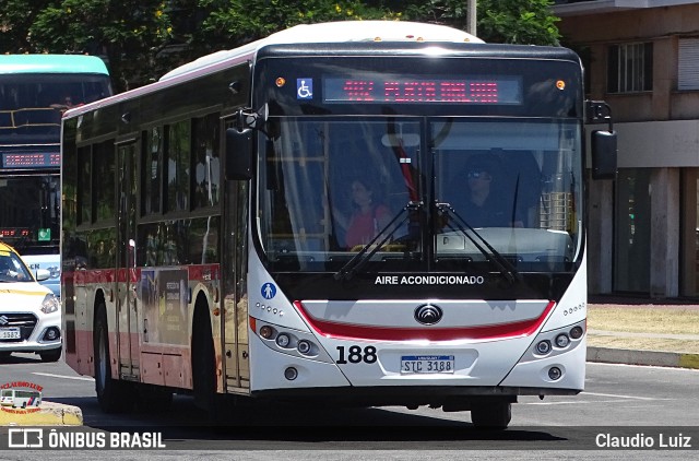 COETC - Cooperativa de Obreros y Empleados del Transporte Coletivo 188 na cidade de Montevideo, Montevideo, Uruguai, por Claudio Luiz. Número da foto: #12822448.