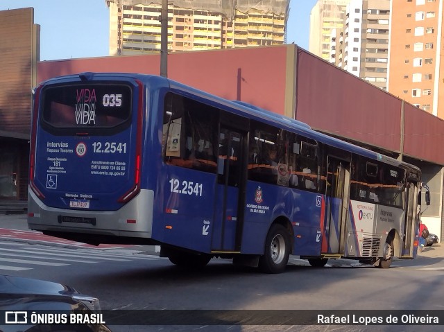Auto Viação Bragança Metropolitana > Viação Raposo Tavares 12.2541 na cidade de São Paulo, São Paulo, Brasil, por Rafael Lopes de Oliveira. Número da foto: #12821230.