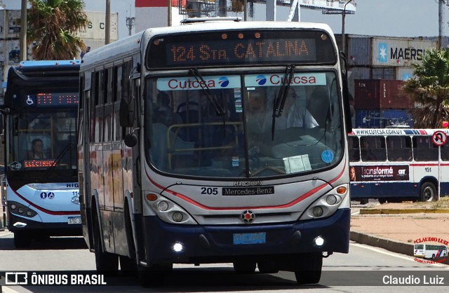CUTCSA - Companhia Uruguaia de Transporte Coletivo 205 na cidade de Montevideo, Montevideo, Uruguai, por Claudio Luiz. Número da foto: #12822251.