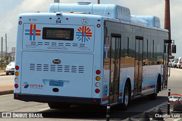 CUTCSA - Companhia Uruguaia de Transporte Coletivo 64 na cidade de Montevideo, Montevideo, Uruguai, por Claudio Luiz. Número da foto: #12822273.