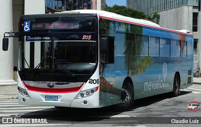 COETC - Cooperativa de Obreros y Empleados del Transporte Coletivo 205 na cidade de Montevideo, Montevideo, Uruguai, por Claudio Luiz. Número da foto: #12822343.