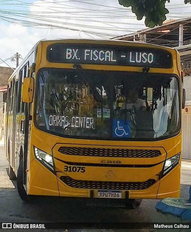 Plataforma Transportes 31075 na cidade de Salvador, Bahia, Brasil, por Matheus Calhau. Número da foto: #12822065.
