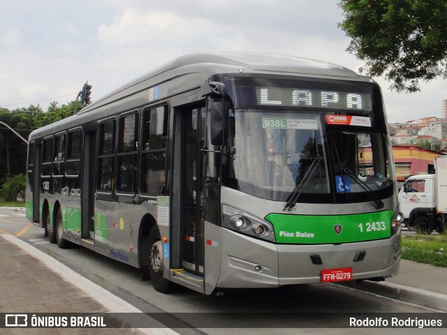 Viação Gato Preto 1 2433 na cidade de São Paulo, São Paulo, Brasil, por Rodolfo Rodrigues. Número da foto: #12823036.