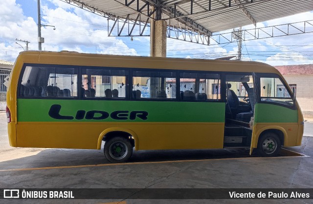 Líder Turismo 25 na cidade de Santo Antônio do Monte, Minas Gerais, Brasil, por Vicente de Paulo Alves. Número da foto: #12826149.