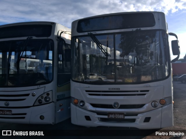 Ônibus Particulares 0586 na cidade de Brazlândia, Distrito Federal, Brasil, por Pietro Ribeiro. Número da foto: #12826040.