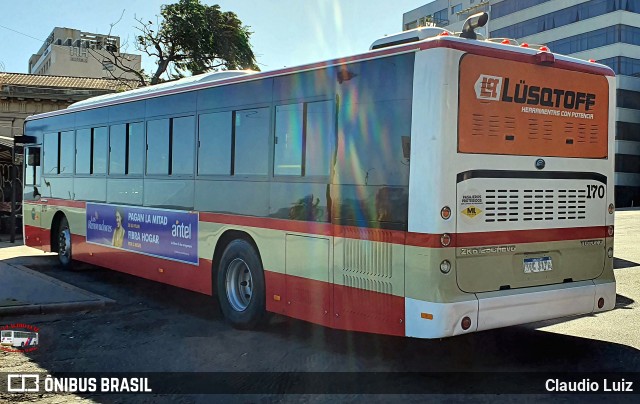 COETC - Cooperativa de Obreros y Empleados del Transporte Coletivo 170 na cidade de Montevideo, Montevideo, Uruguai, por Claudio Luiz. Número da foto: #12826840.