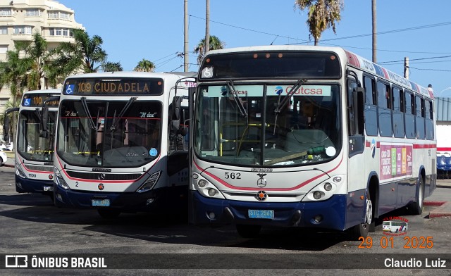 CUTCSA - Companhia Uruguaia de Transporte Coletivo 562 na cidade de Montevideo, Montevideo, Uruguai, por Claudio Luiz. Número da foto: #12826894.